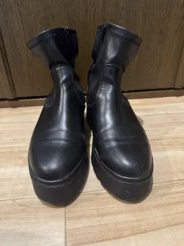 블랙 통굽 사이드 고어 부츠