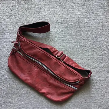 빨간색 합성 피혁 바디백 웨스트 파우치