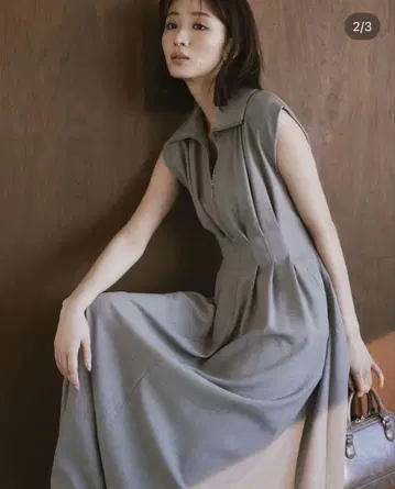 멜란지 하프 지퍼 슬리브리스 턱 원피스 코코딜