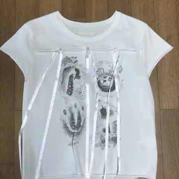 韓国人気 [TYPESERVICE] FRONT SLIT RIBBON T-SHIRT 타입서비스(TYPESERVICE) Front Slit Ribbon T-Shirt [Off White