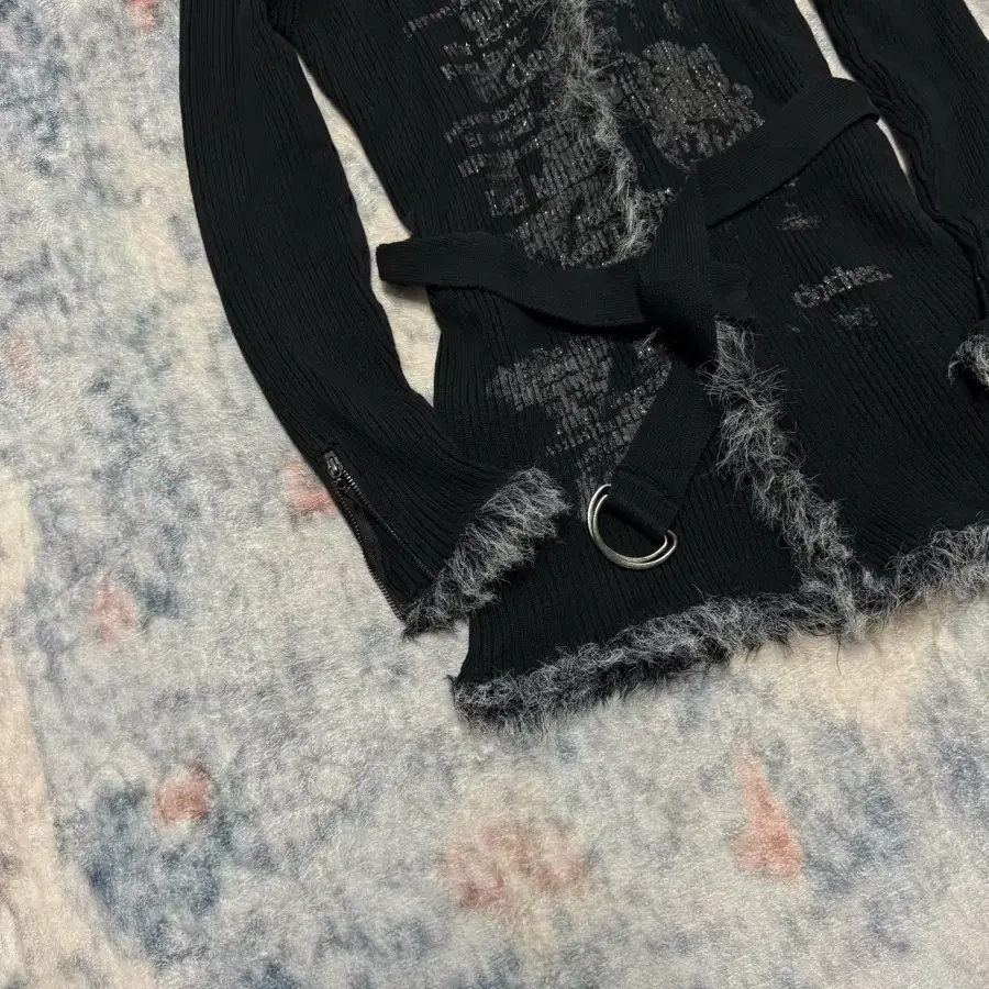 In the Attic 00s Archive Vkei Cardigan on Bunjang Global Site.