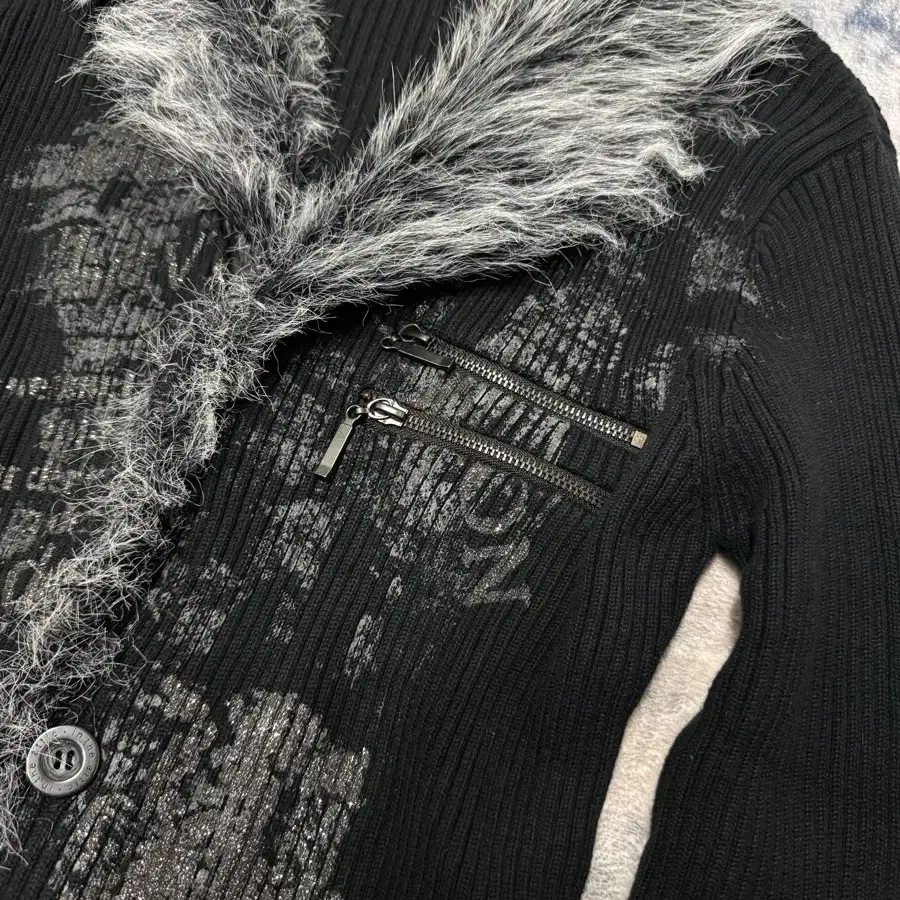 In the Attic 00s Archive Vkei Cardigan on Bunjang Global Site.