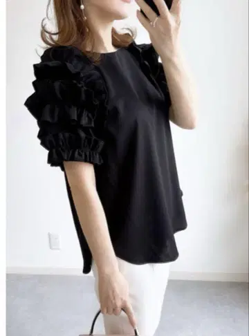 미사용 새상품 앤드노스탤지어 프릴 슬리브 블라우스