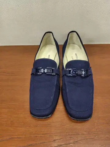 이탈리아제 네이비 로퍼 버클 부착 힐 3.5cm
