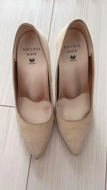 success walk 베이지 펌프스 22E