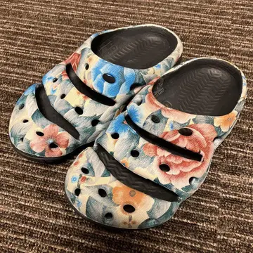 새상품급 KEEN 요기 꽃무늬 w6