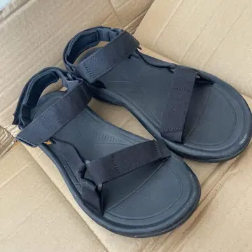 Teva 블랙 스포츠 샌들