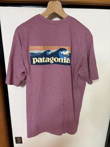 [미사용 새상품] patagonia XL 티셔츠 마룬 백 프린트