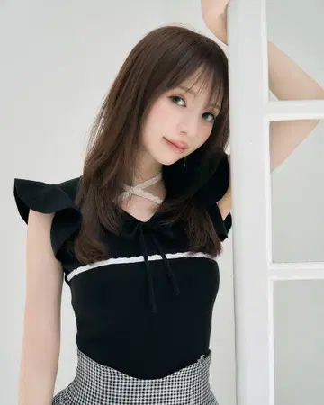 michellmacaron 미셸마카롱 슬리브리스 프릴 니트탑