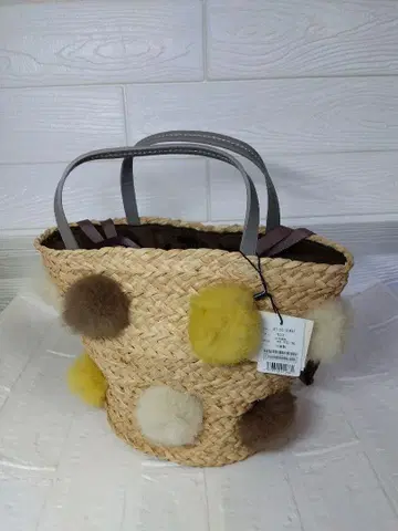 베이지 스트로우 바스켓백 퍼 포함