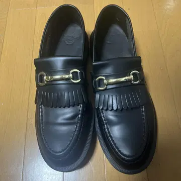 Dr. Martens 프린지 블랙 로퍼