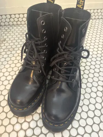 닥터마틴 Dr.Martens JADON 8홀 부츠 UK4 23