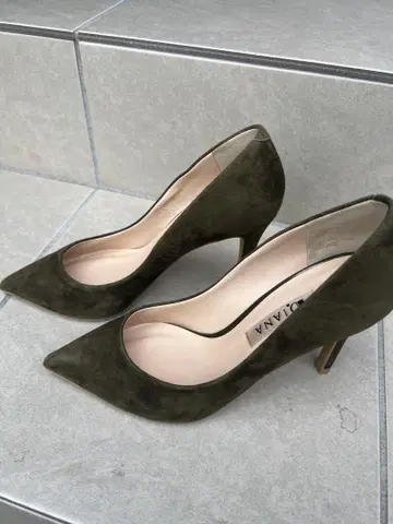 [ 23cm ] DIANA 올리브 그린 펌프스