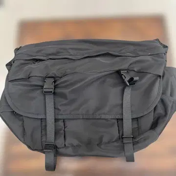 블랙 메신저 백