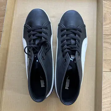 PUMA 하이컷 스니커즈 블랙/화이트
