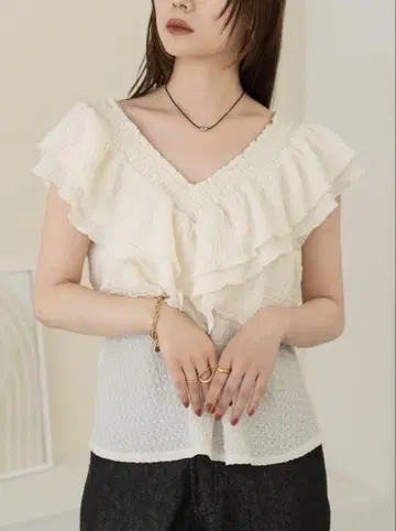 hinari 히나리 셔링 프릴 블라우스 아이보리