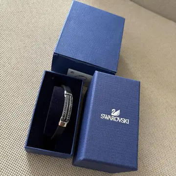 Swarovski 블랙 가죽 뱅글