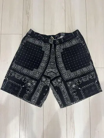 THE NORTH FACE 반다나 패턴 숏팬츠