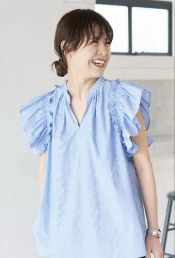 스픽 앤 스팬 플레어 슬리브 스키퍼 블라우스