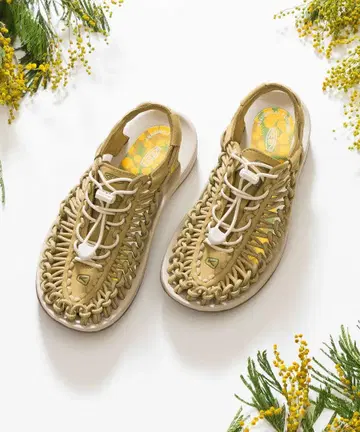 [새상품] KEEN 유니크 샌들 미모사 mimosa 23cm