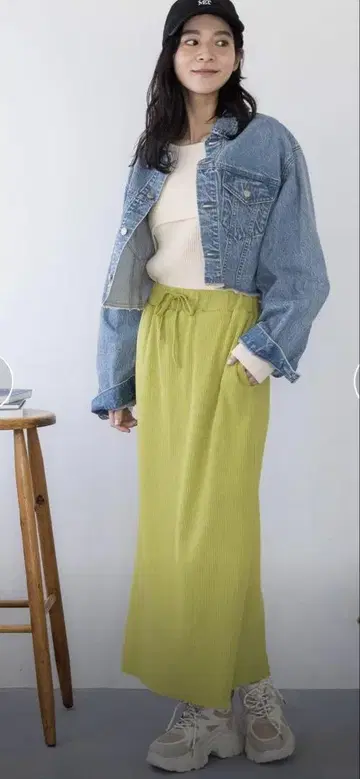 로리즈팜 컷 리브 타이트 스커트