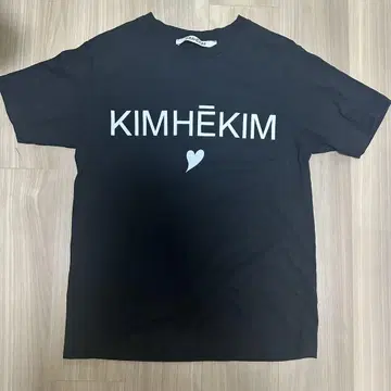 KIMHEKIM 블랙 로고 T