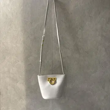 미라 오웬 키 모티브 마이크로 숄더백