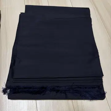 순수 실크 옷감  다크 네이비 기척