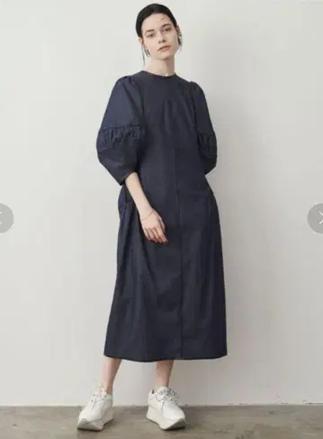 ELENDEEK 엘렌디 블랙 파이핑 코쿤 원피스
