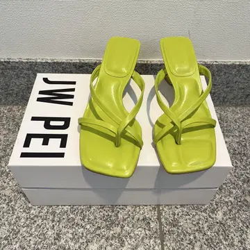 JW PEI 라임그린 스트랩 샌들