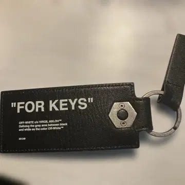 Off-White 키체인