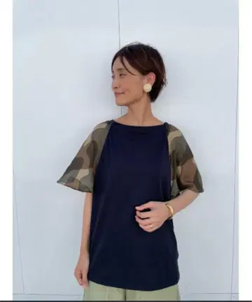 비어즐리 플레어 소매 티셔츠 정가 17,600