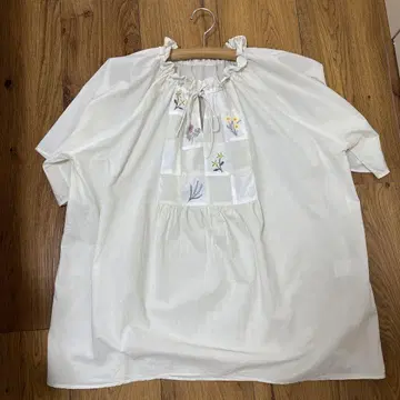 패치워크 자수 코튼 튜닉 블라우스 아이보리