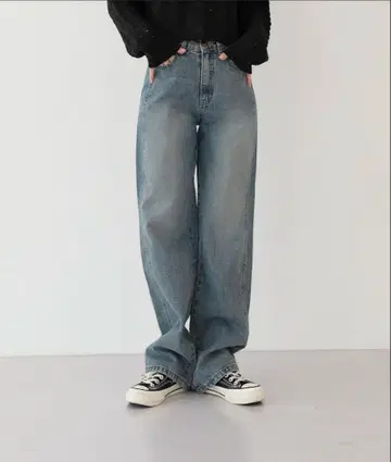 by muni:r 미디엄 블루 와이드 데님 팬츠