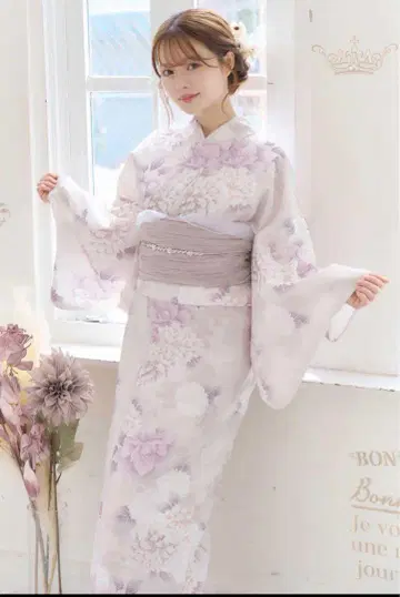 꽃소녀 얇은 베이지색 원단