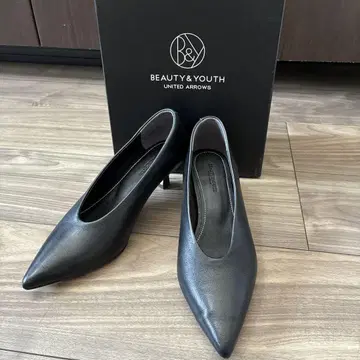 미사용품 BEAUTY & YOUTH 블랙 가죽 힐 23cm