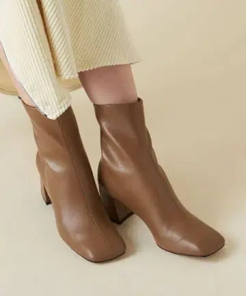 [ ODETTE E ODILE ] 스퀘어 백 지퍼 숏부츠