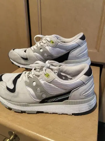 Saucony 써코니 AZURA 아즈라 스니커즈 25cm