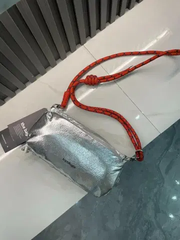 토폴로지 실버 숄더백 스타일리시