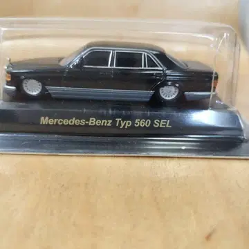 Mercedes-Benz Typ 560 SEL 블랙
