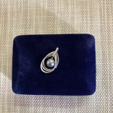 진주 펜던트 탑