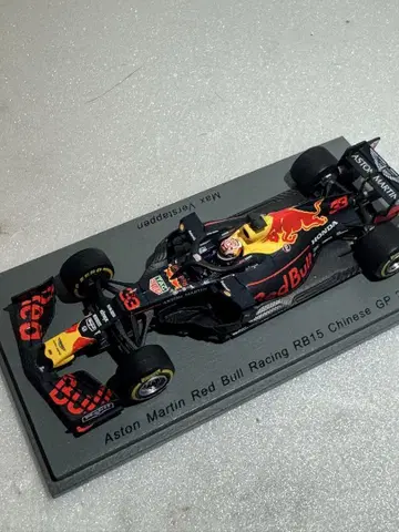 Aston Martin Red Bull Racing RB15 1/43