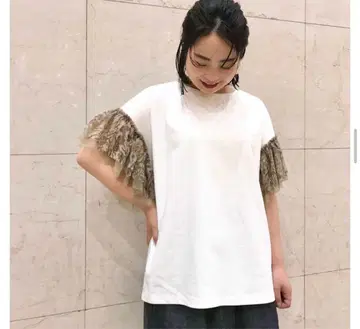 비어즐리 꽃무늬 프릴 슬리브 반팔 티셔츠