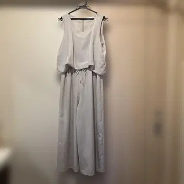 그레이 V넥 슬리브리스 올인원