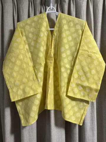 새상품급 fabric camp 도트 무늬 오부소매 상의