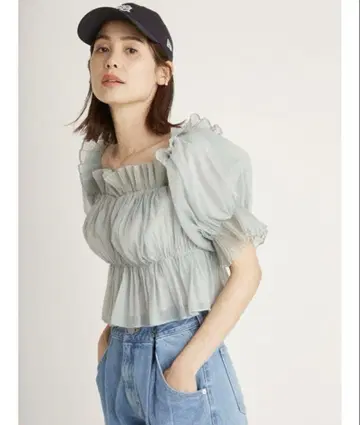 SNIDEL 볼륨 개더 프릴 오프숄더 블라우스