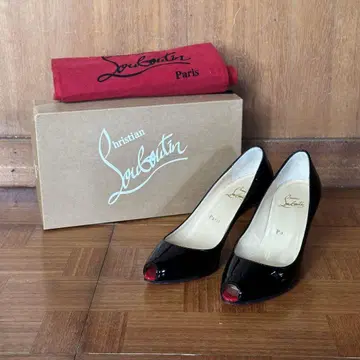 Christian Louboutin 블랙 하이힐