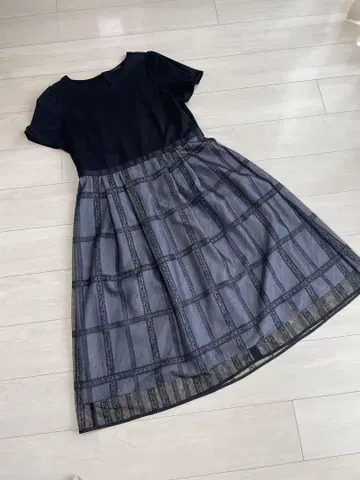 기간 한정 판매 TO BE CHIC 신상 블랙 레이스 원피스 44