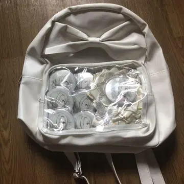 미아 테일러 이타 백팩 캔뱃지 10개