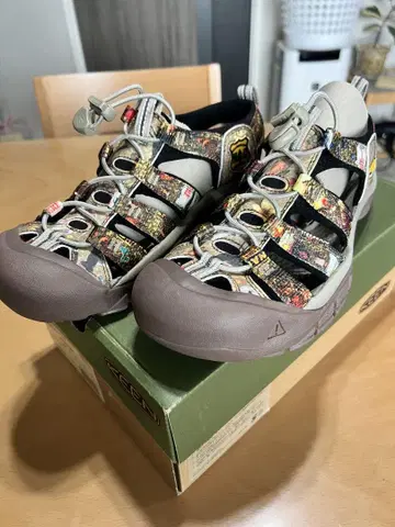 KEEN NEWPORT H2 샌들 US 7 카모플라쥬 24 cm